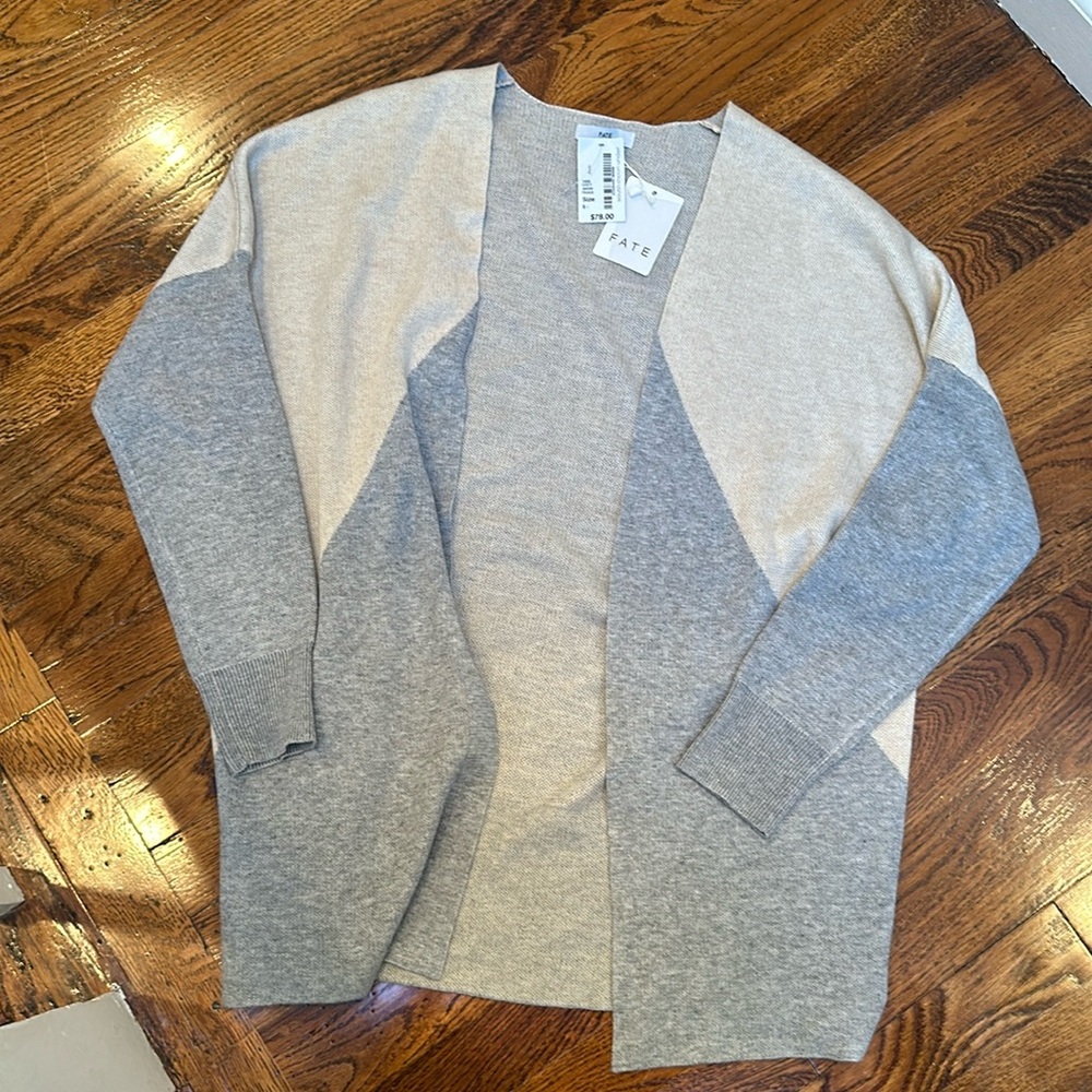 Fate south moon under cardigan NWT small grey and cream